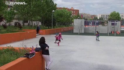 Bouffée d'oxygène pour les enfants espagnols autorisés à sortir après six semaines de confinement