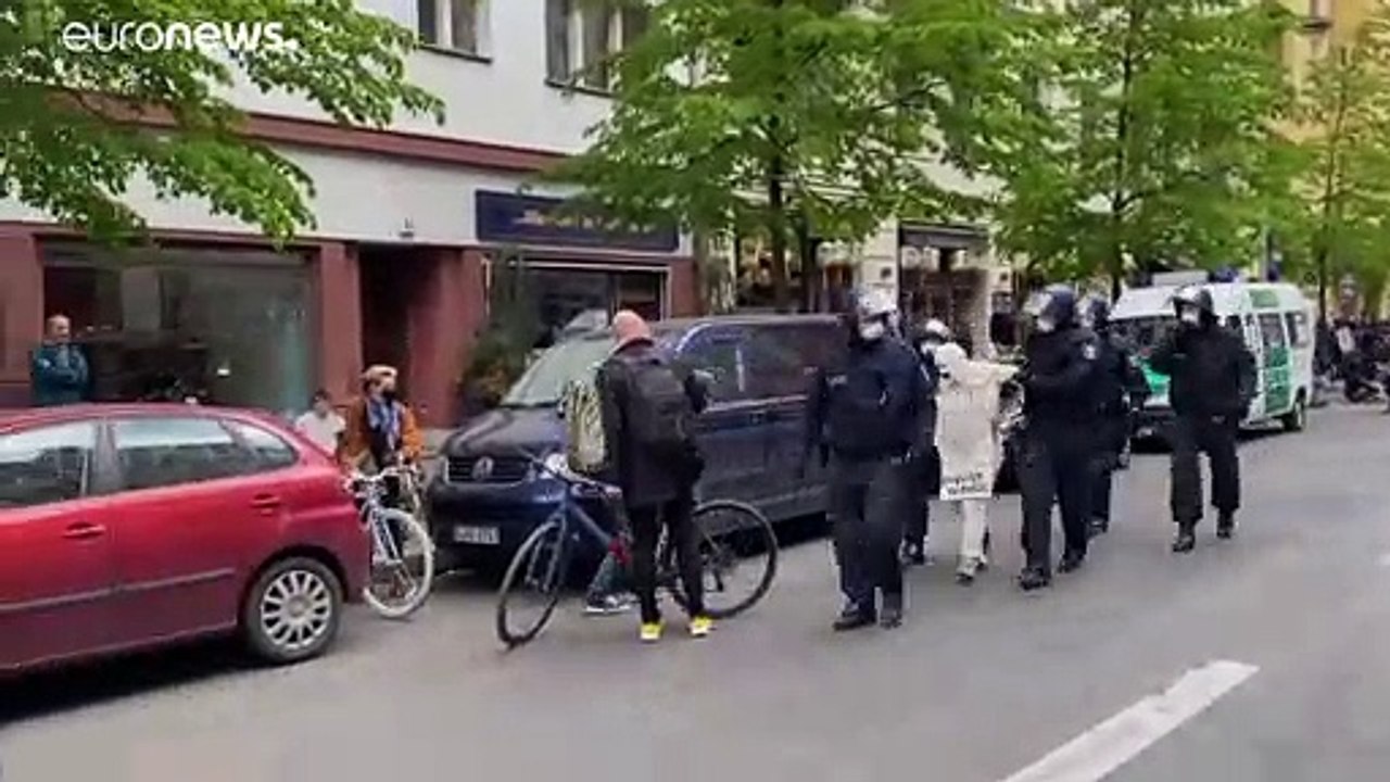 'Wir sind das Volk' - Festnahmen bei Demonstration in Berlin-Mitte