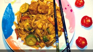 VEGAN PAD KEE MAO | Flat Rice Noodles with Tofu in Thai Style | How to make Noodles #ThaiFood #Tofu #LoveThaiFood #ThaiRecipe