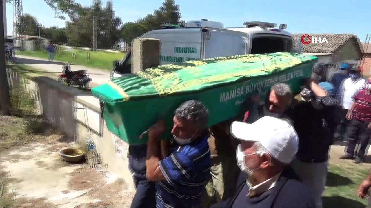 Mera kavgasında öldürülen anne, baba ve iki oğlu yan yana defnedildi