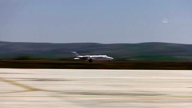 İsveç'teki Türk hasta ambulans uçakla Türkiye'ye geldi (2)