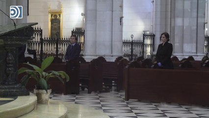 Díaz Ayuso rompe a llorar en La Almudena por los fallecidos por el coronavirus