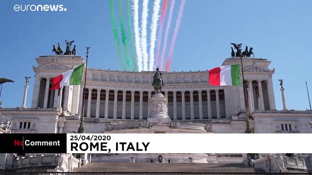 Истребители ВВС Италии раскрасили небо в цвета национального флага