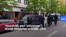 'Hayatımı geri istiyorum' diyen Almanlar sokağa çıktı, polis çok sayıda göstericiyi gözaltına aldı