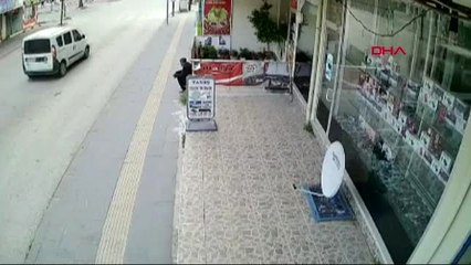 OSMANİYE İş yeri önündeki çiçeği çaldı