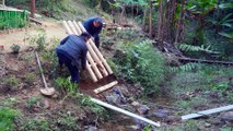 Il construit un pont sans outils au-dessus d'une rivière dans son jardin !