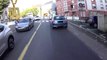 Un cycliste se venge d'un conducteur qui pollue