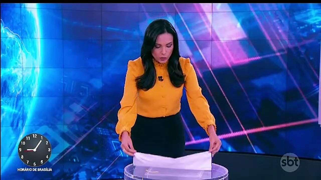 Márcia Danta mostra como se fazer uma máscara de proteção - Primeiro Impacto com Márcia Dantas (03/04/2020) (09h06) | SBT 2020 (Combate ao novo coronavírus)