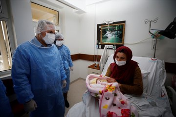 Sembuh dari Corona, Wanita Ini Melahirkan Bayi Sehat