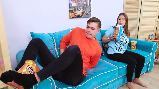 Eller Bağlı Yarışma! Erkek Kardeş Kız Kardeşe Karşı!