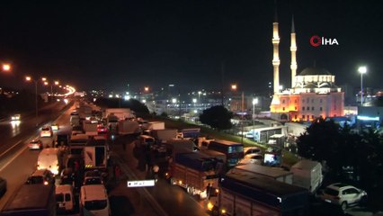 Bayrampaşa halinde gece başlayan yoğunluk sabah saatlerine kadar devam etti