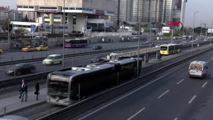 SOKAĞA ÇIKMA YASAĞININ ARDINDAN İSTANBUL'DA TOPLU ULAŞIM