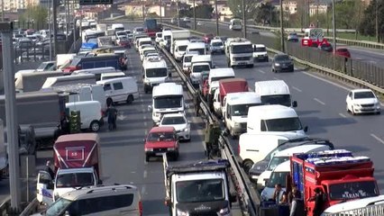 BAYRAMPAŞA'DAKİ HALİNDEKİ YOĞUNLUK SABAH SAATLERİNDE DE DEVAM ETTİ