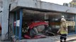 Otobüse çarpan araç sürücüsü, hakimiyetini kaybederek Aksaray Yeraltı Çarşısı'na uçtu