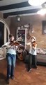 Jumeaux italiens reprennent une chanson de Coldplay au violon
