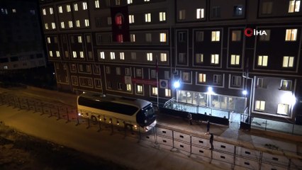 Karantinadaki kız öğrencinin doğum gününü kutladılar