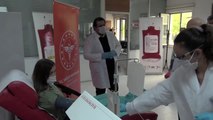 Koronavirüsü yenen kadın doktor, immün plazma bağışında bulundu