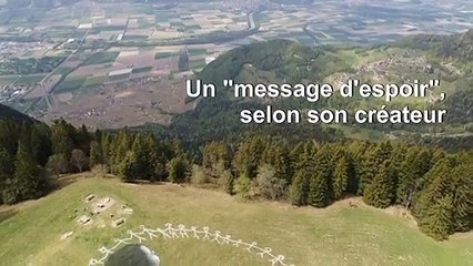 Fresque géante dans les Alpes, "message d'espoir" au temps du coronavirus
