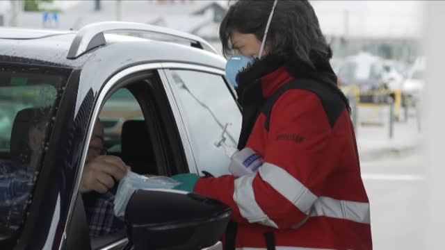 Los trabajadores de la automoción vuelven a las fábricas