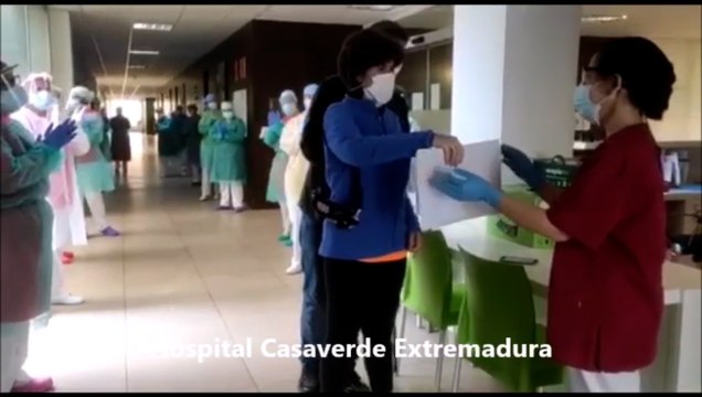 Paciente en rehabilitación es dada de alta y supera el coronavirus