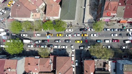 Sarıyer'de vatandaşlar sosyal mesafeyi hiçe saydı