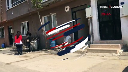 Girdiği evde bıçaklanan hırsız, sırtında bıçakla kaçtı