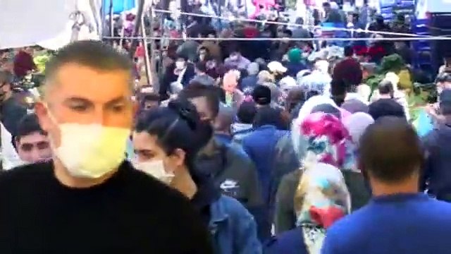 Gaziosmanpaşa'da pazarda adım atacak yer kalmadı