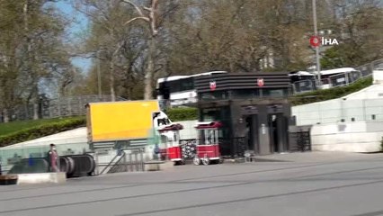 1 Mayıs öncesi Taksim'e bariyerler getirildi