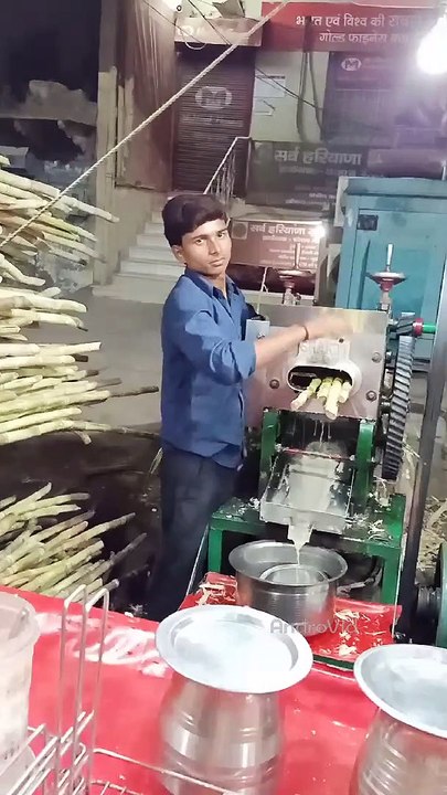 Sugar cane juice extraction