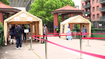Los estudiantes chinos vuelven a clase con grandes medidas de seguridad y temor al coronavirus