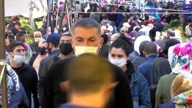 GAZİOSMANPAŞA'DA PAZARDA ADIM ATACAK YER KALMADI SOSYAL MESAFE HİÇE SAYILDI