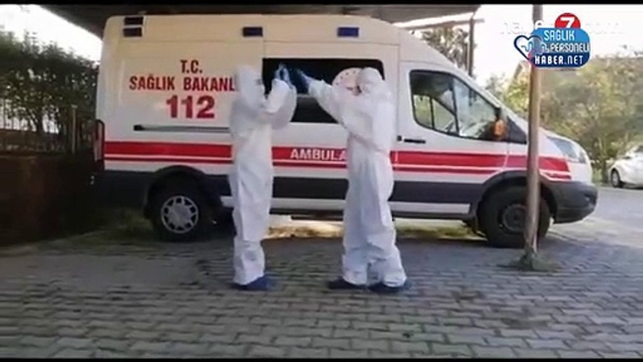 Fethiye’de sağlık çalışanlarından moral dansı