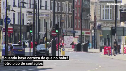 Boris Johnson dice que aún no es el momento de suavizar el confinamiento
