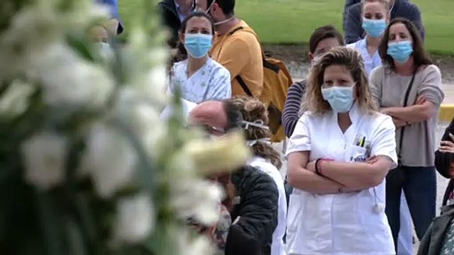 Minuto de silencio al primer médico fallecido por Covid-19 en Sevilla