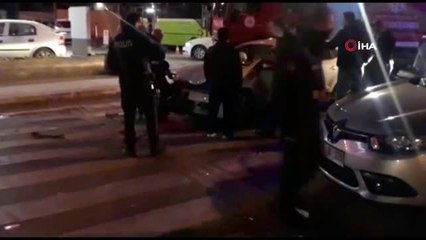 Kocaeli'de 2 otomobil çarpıştı: 4 yaralı