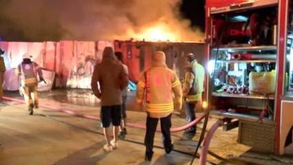 ÜMRANİYE'DE HURDALIK ALANDA YANGIN ÇIKTI