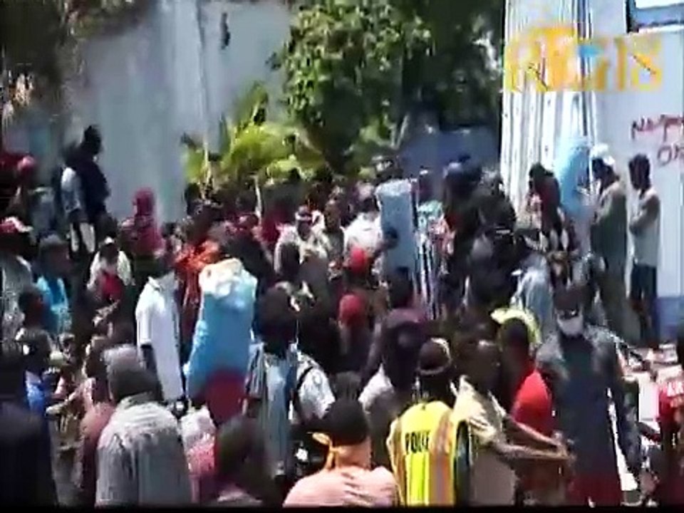 Polisye 509 Fantom yo sakaje baryè ONA  ak ONI delmas 31 an epi mete anplwaye yo deyò.