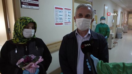 Korona virüsü yenen 58 yaşındaki karı-koca alkışlarla taburcu oldu