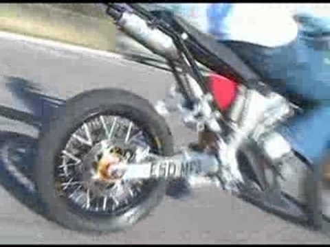 Stunt Supermotard honda 450 crf Ryan Moore