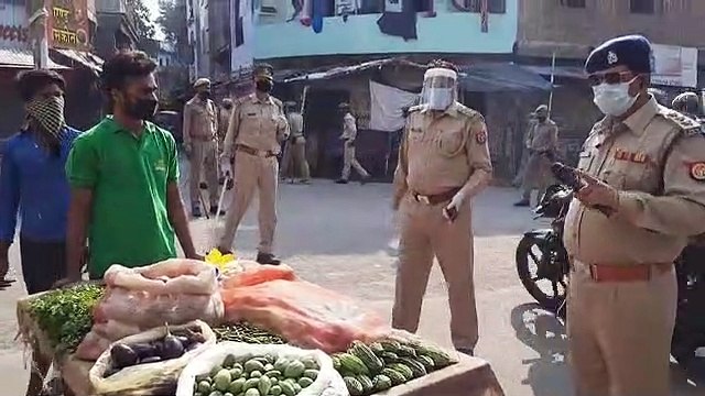 कानपुर: सब्जी विक्रेता को क्षेत्राधिकारी ने दी हिदायत, साफ-सुथरी बेचे सब्जी, वर्ना होगी कड़ी कार्रवाई