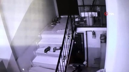 Korona virüsü fırsat bilerek apartmana dadanan hırsızın ayakkabı çaldığı anlar kamerada