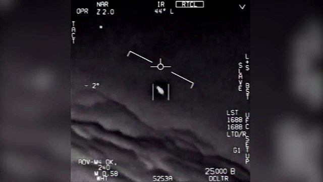 El Pentágono publica tres vídeos de fenómenos voladores no identificados