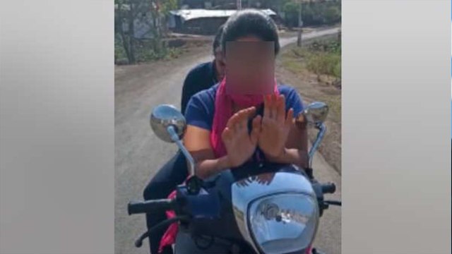 VIRAL VIDEO: सिगरेट पीती हुई आ रही लड़कियों का कोरोना फाइटर्स ने बनाया वीडियो फिर कर दिया वायरल