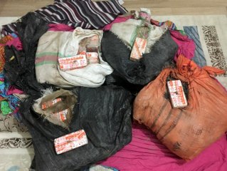 Yatak odasına gizlenen 102 kilo eroin, Zeyna'ya takıldı