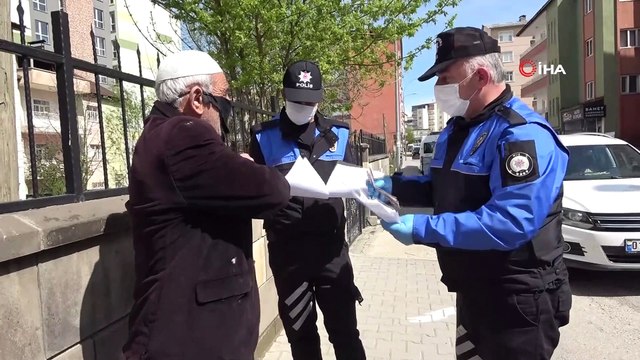 Polis ekipleri 65 yaş üstü vatandaşlar için kapı kapı geziyor