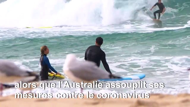 Des centaines de surfeurs pour la réouverture de Bondi Beach à Sydney
