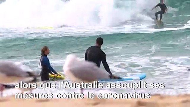 Des centaines de surfeurs pour la réouverture de Bondi Beach à Sydney
