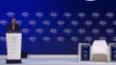 Ángel Gurría, secretario general de la OCDE, 'pelotea' a Pedro Sánchez en la cumbre de Davos
