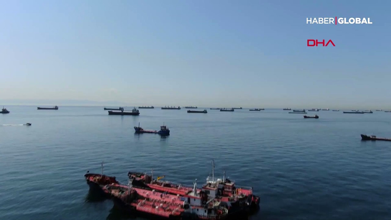 Zeytinburnu açıklarında 'koronavirüs' kuyruğu