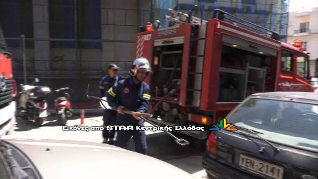 Πλάνα από την κινητοποίηση για φωτιά σε εμπορικό κέντρο στη Λαμία